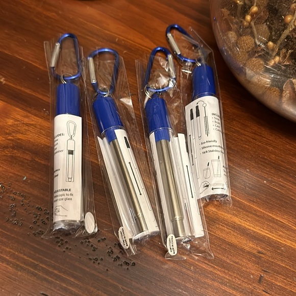 BRAND NEW Set Of Four Stainless Steel
Collapsible Reusable Straws - Picture 4 of 12